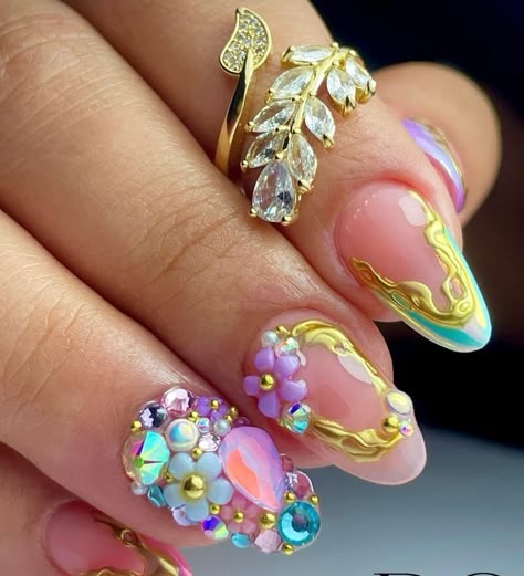 Ornate 3D crystal and gold nail art set